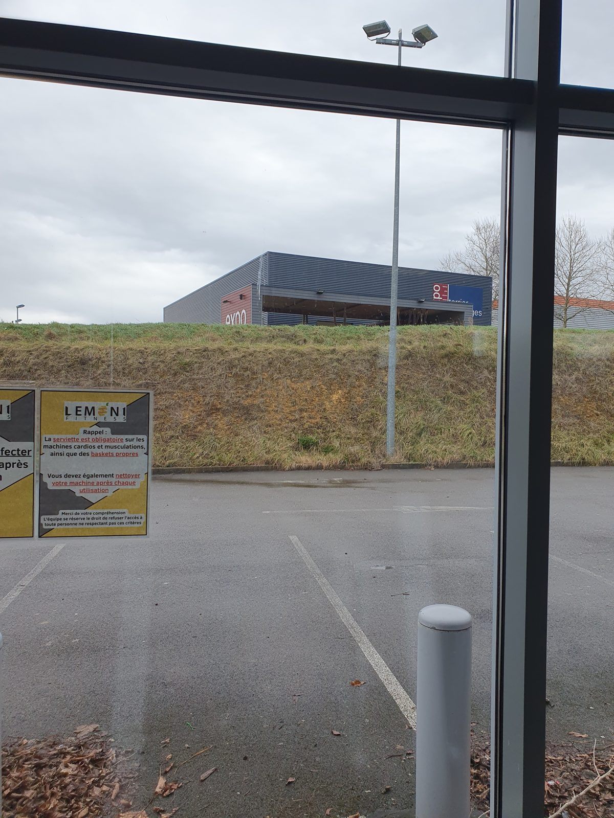 Lavage de baies vitrées par Carlos Multiservices 71 en Saône-et-Loire